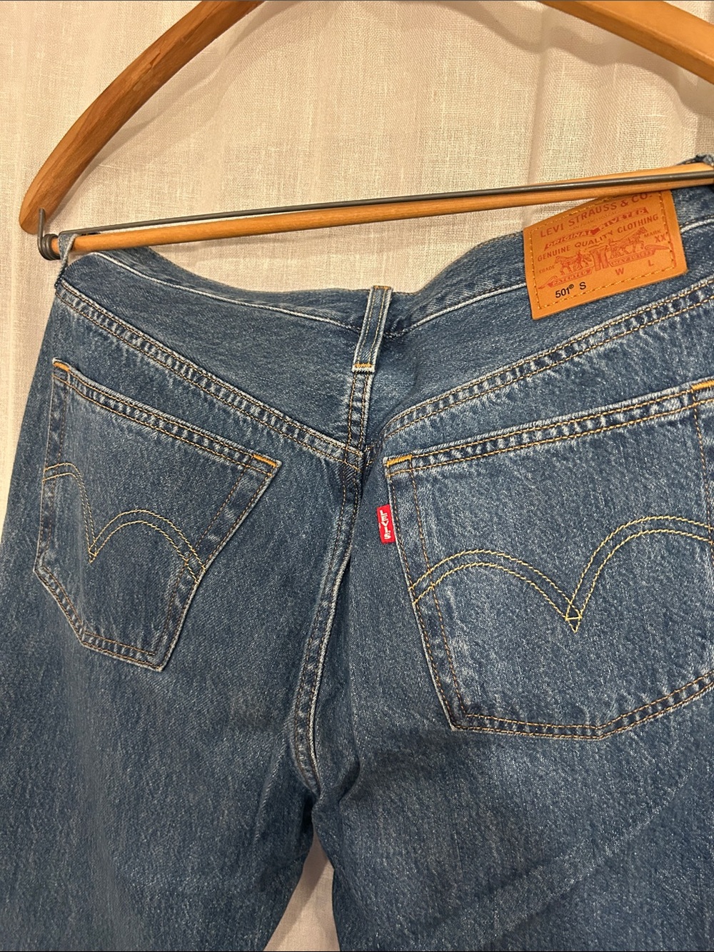 Levi's Boyfriend Jeans - Dark Blue with Distressed Knee - Picture 3 of 4